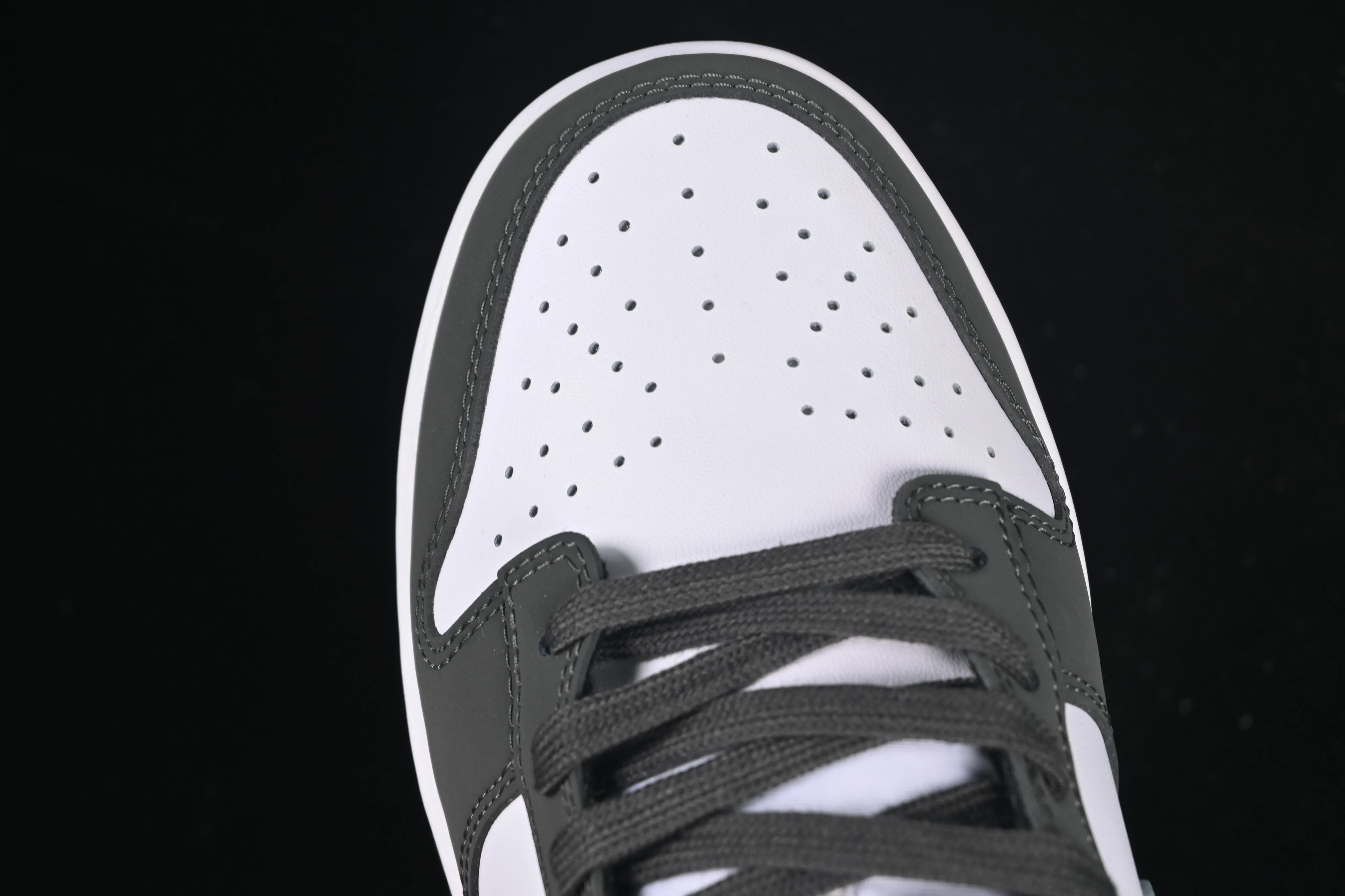 All categories Nk SB Dunk series Nk SB Dunk Low low-top sneakers Nike SB Dunk Low white anthracite low-top casual sneakers IB3079-100